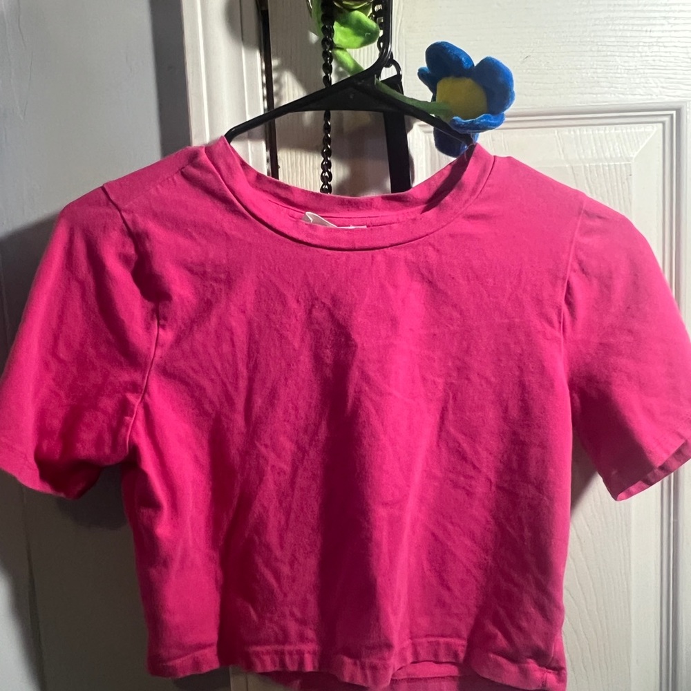 Pink cropped tee